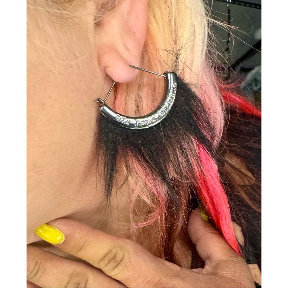 Betsey johnson xox x Trolls /happy pave fur/hair hoop cuff  earrings nwt - Picture 7 of 12